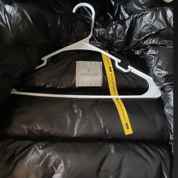 Men’s designer Montclair coat size medium paid $1,200.00 asking for $500.00 - Picture 4 of 4